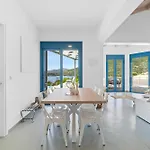 Saphora Sea Front Villa Évyiros
