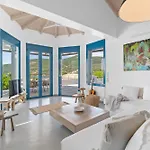 Saphora Sea Front Villa Évyiros