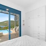 Villa Saphora Sea Front Évyiros