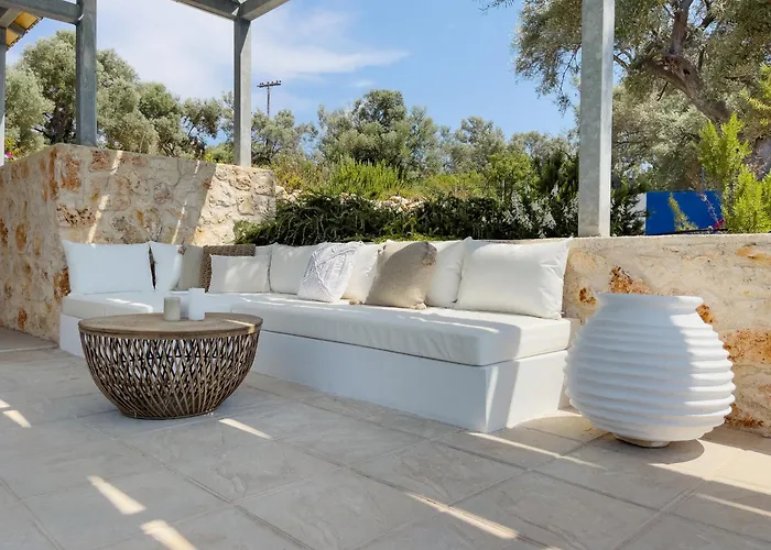 Saphora Sea Front Villa Evgiros